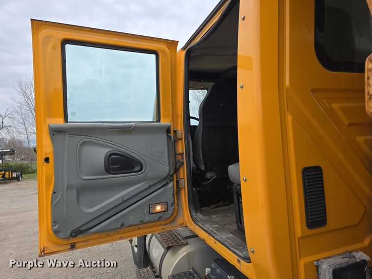 image for item DT6767 2006 International 7400 Crew Cab dump truck