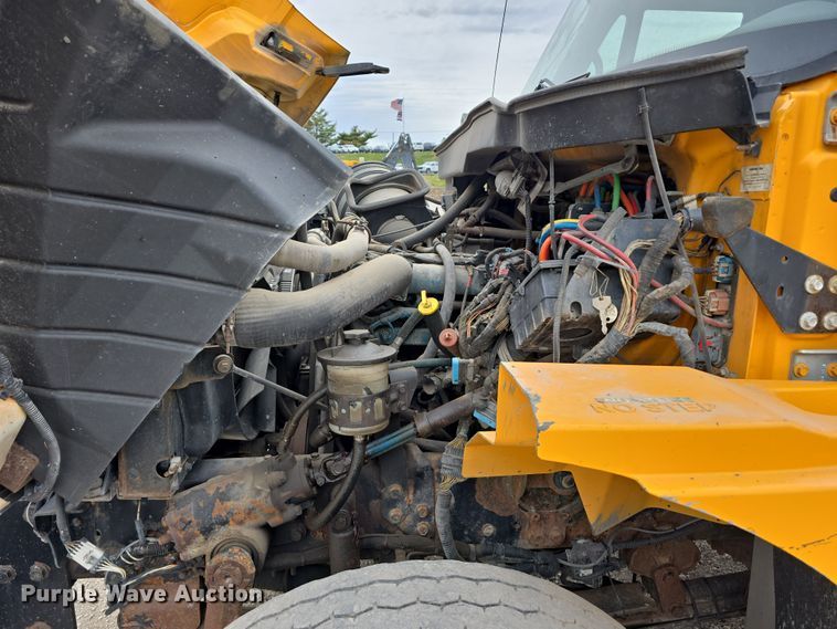 image for item DT6767 2006 International 7400 Crew Cab dump truck