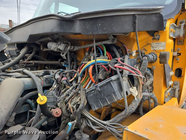 image for item DT6767 2006 International 7400 Crew Cab dump truck