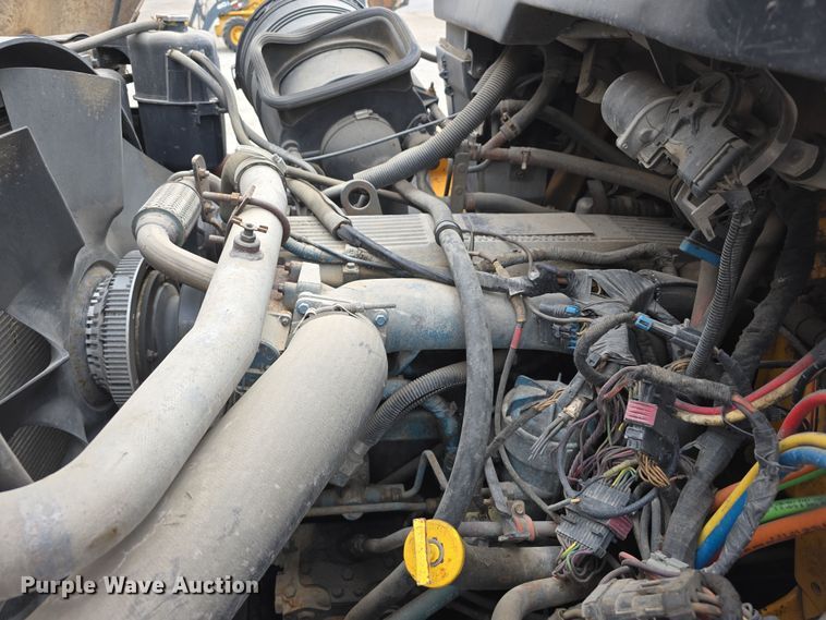 image for item DT6767 2006 International 7400 Crew Cab dump truck