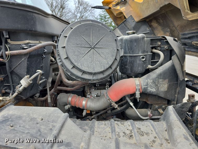 image for item DT6767 2006 International 7400 Crew Cab dump truck