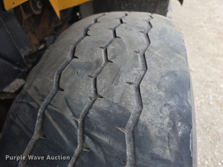 image for item DT6767 2006 International 7400 Crew Cab dump truck