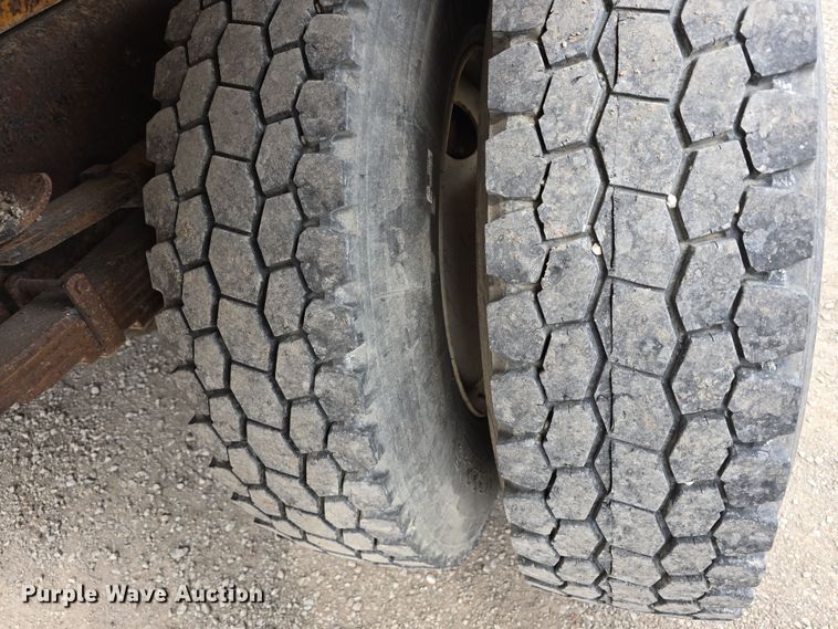 image for item DT6767 2006 International 7400 Crew Cab dump truck