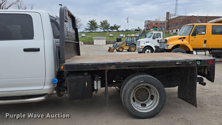 image for item DT6769 2011 Dodge Ram 5500 Crew Cab flatbed truck