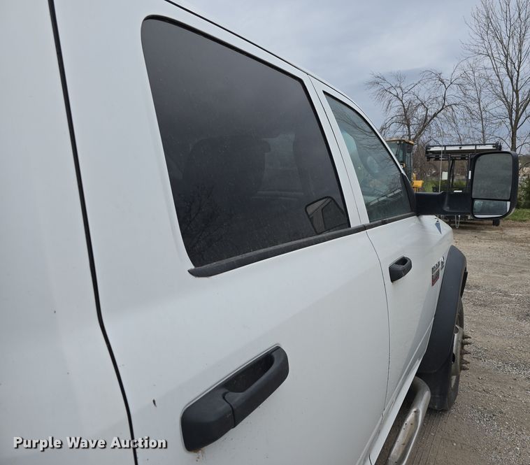 image for item DT6769 2011 Dodge Ram 5500 Crew Cab flatbed truck