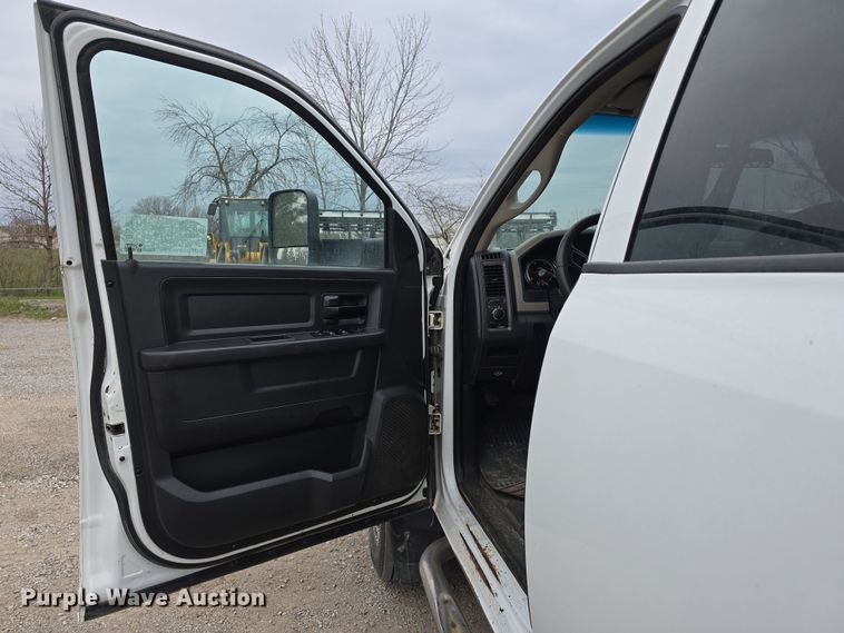 image for item DT6769 2011 Dodge Ram 5500 Crew Cab flatbed truck