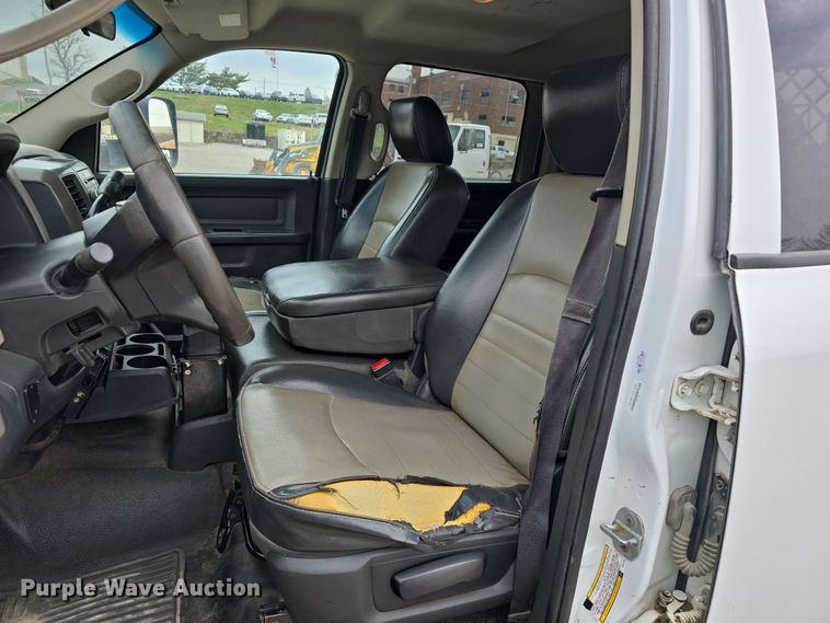 image for item DT6769 2011 Dodge Ram 5500 Crew Cab flatbed truck