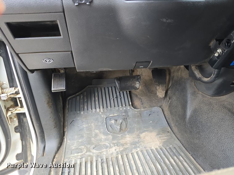 image for item DT6769 2011 Dodge Ram 5500 Crew Cab flatbed truck