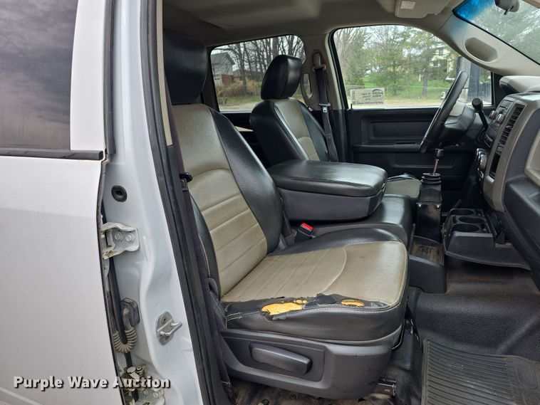 image for item DT6769 2011 Dodge Ram 5500 Crew Cab flatbed truck