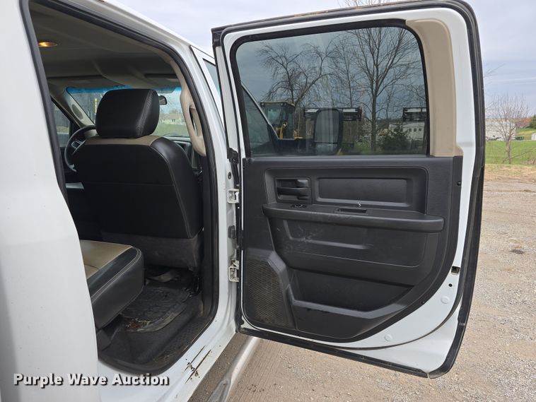 image for item DT6769 2011 Dodge Ram 5500 Crew Cab flatbed truck