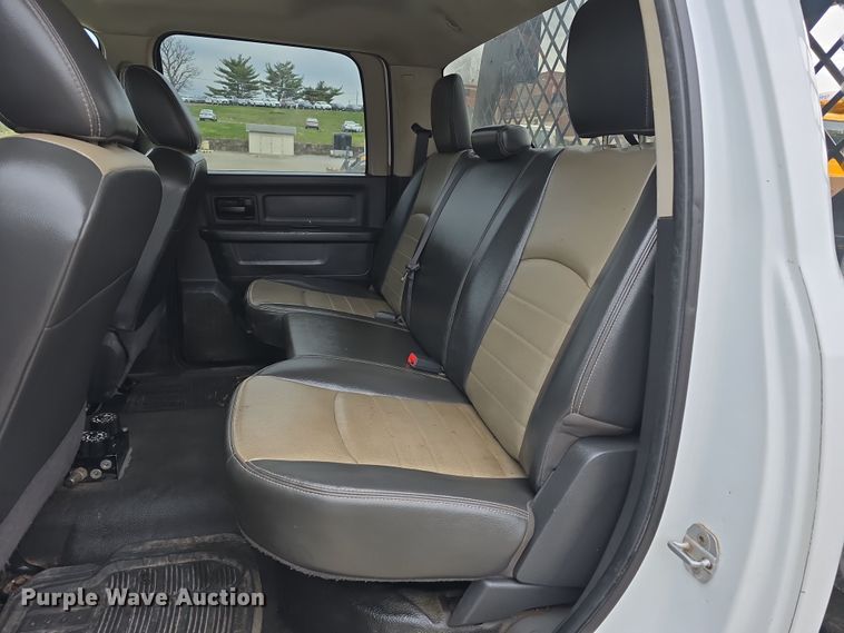 image for item DT6769 2011 Dodge Ram 5500 Crew Cab flatbed truck