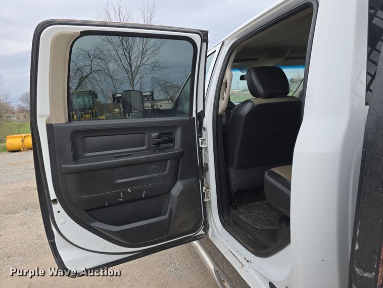 image for item DT6769 2011 Dodge Ram 5500 Crew Cab flatbed truck