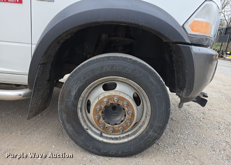 image for item DT6769 2011 Dodge Ram 5500 Crew Cab flatbed truck