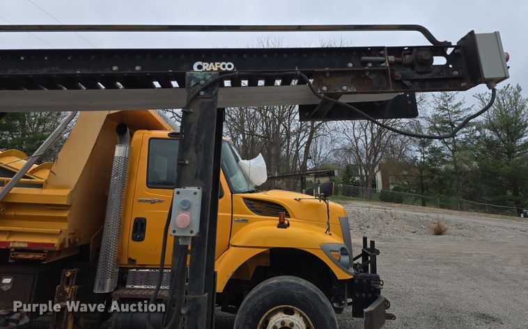 image for item DT6770 1999 Crafco SS125DC melter applicator