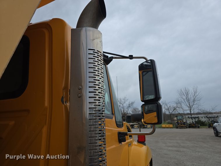 image for item DT6771 2008 International WorkStar 7400 dump truck