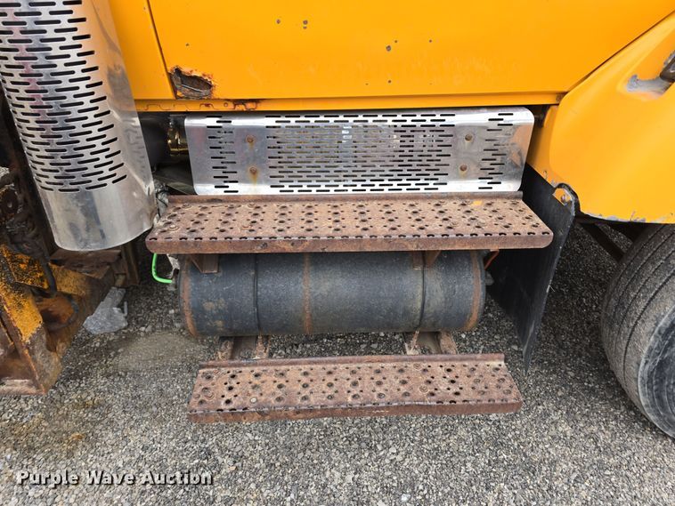 image for item DT6771 2008 International WorkStar 7400 dump truck