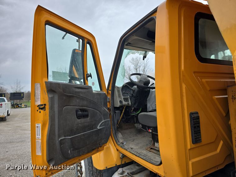 image for item DT6771 2008 International WorkStar 7400 dump truck