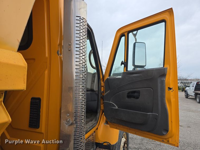 image for item DT6771 2008 International WorkStar 7400 dump truck