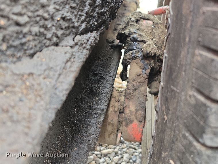 image for item DT6773 1998 Crafco SS125 DC melter applicator