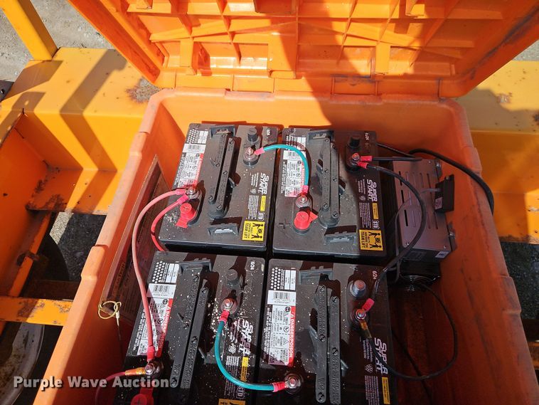 image for item DT7691 Solar Tech Silent Sentinel arrow board