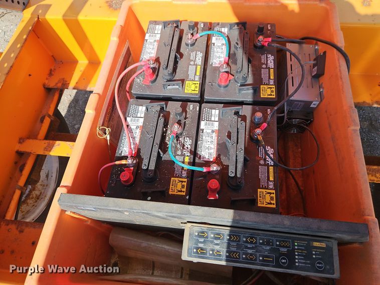 image for item DT7691 Solar Tech Silent Sentinel arrow board