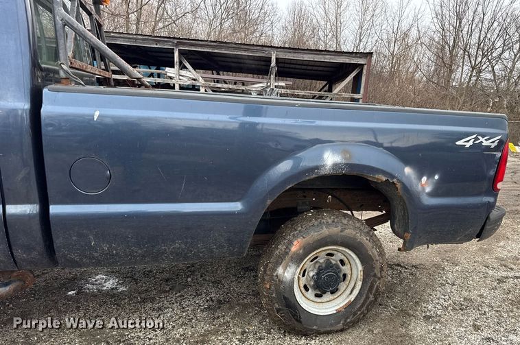 image for item DU3340 2004 Ford F250 Super Duty pickup truck
