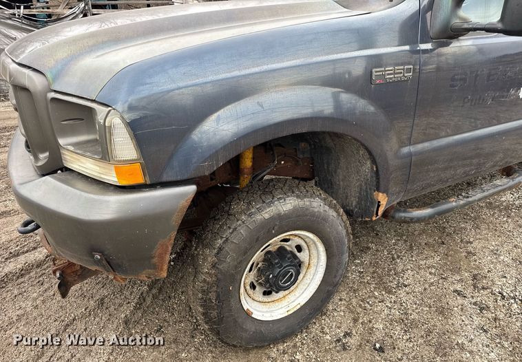 image for item DU3340 2004 Ford F250 Super Duty pickup truck