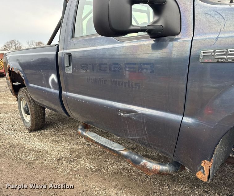image for item DU3340 2004 Ford F250 Super Duty pickup truck