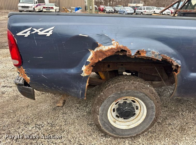 image for item DU3340 2004 Ford F250 Super Duty pickup truck