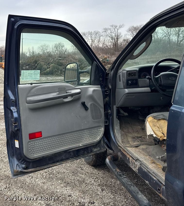 image for item DU3340 2004 Ford F250 Super Duty pickup truck