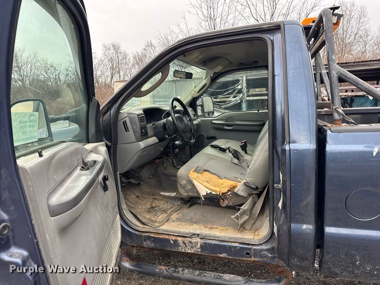 image for item DU3340 2004 Ford F250 Super Duty pickup truck