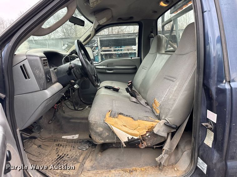 image for item DU3340 2004 Ford F250 Super Duty pickup truck