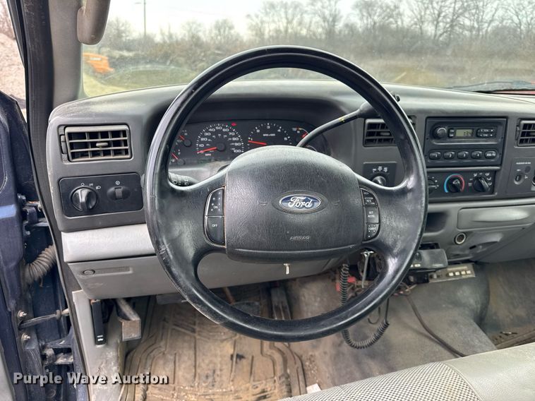 image for item DU3340 2004 Ford F250 Super Duty pickup truck