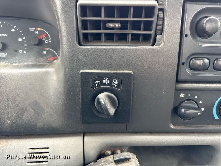 image for item DU3340 2004 Ford F250 Super Duty pickup truck