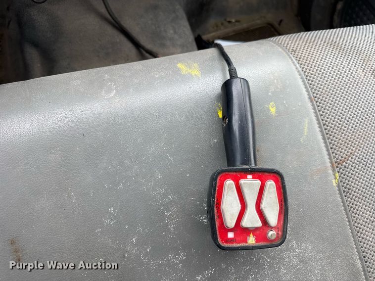 image for item DU3340 2004 Ford F250 Super Duty pickup truck