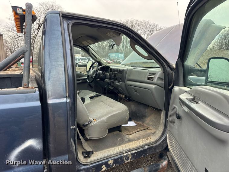 image for item DU3340 2004 Ford F250 Super Duty pickup truck