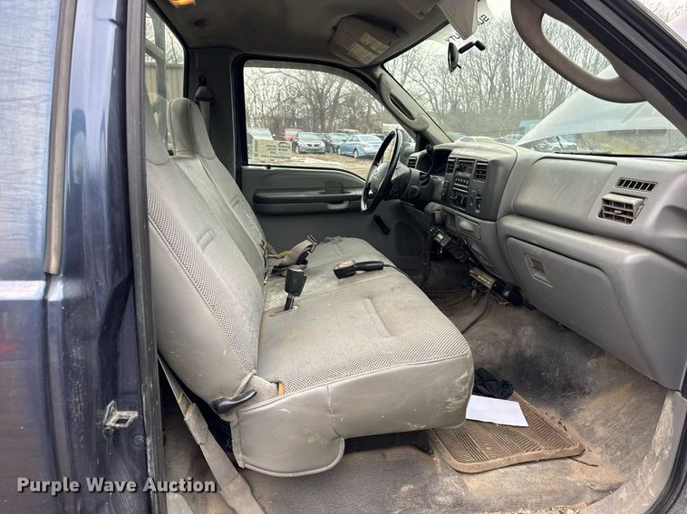 image for item DU3340 2004 Ford F250 Super Duty pickup truck