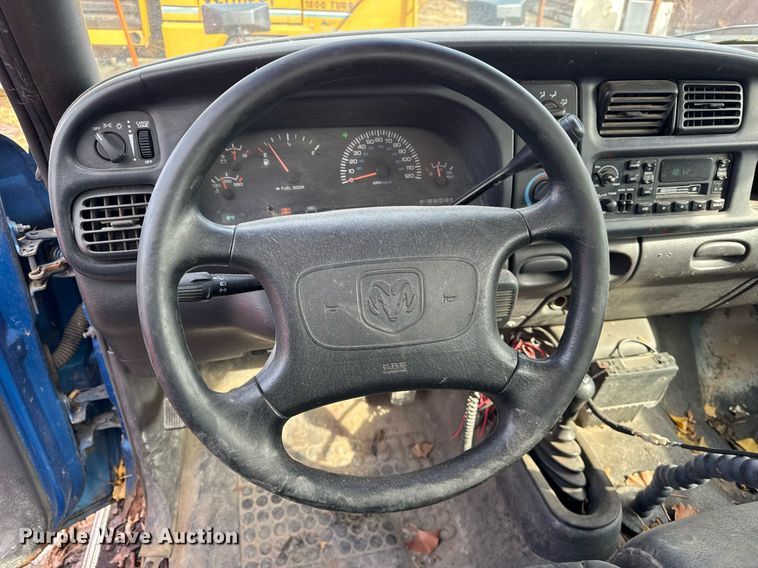 image for item DU3346 1999 Dodge Ram 1500 pickup truck