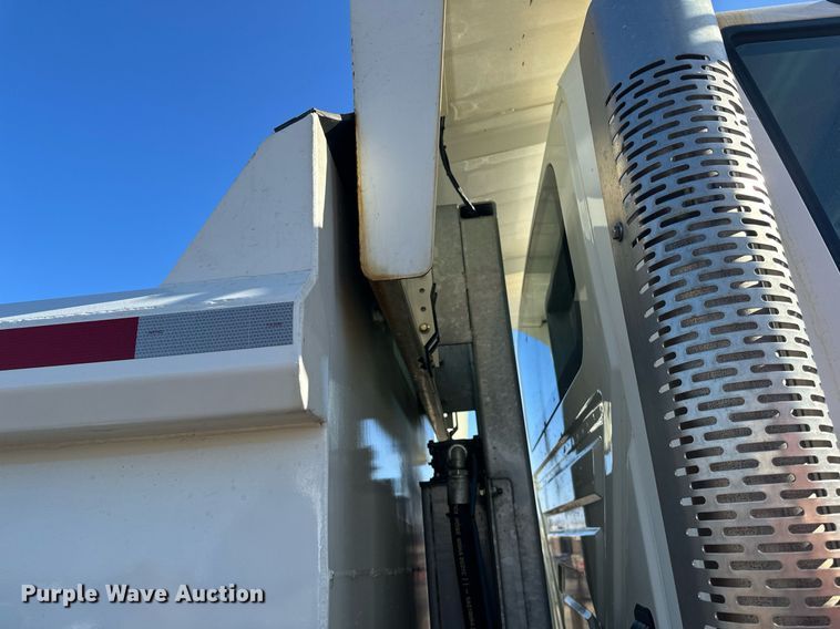 image for item DV0683 2012 International  7400SBA dump truck