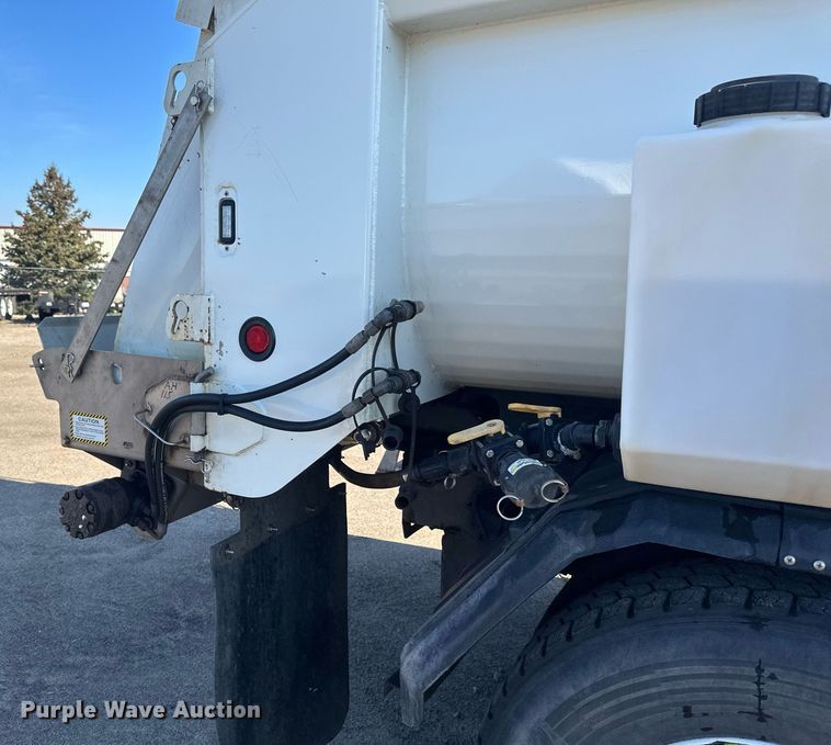 image for item DV0683 2012 International  7400SBA dump truck