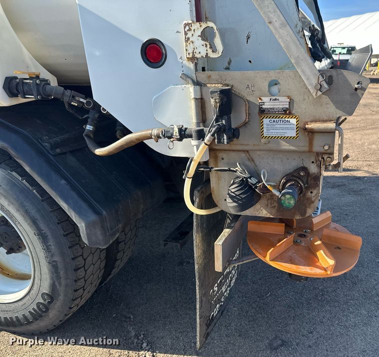 image for item DV0683 2012 International  7400SBA dump truck