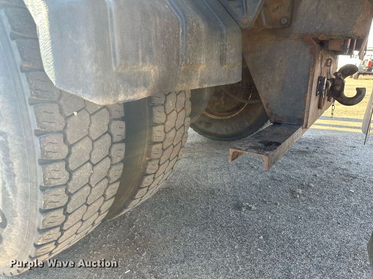 image for item DV0683 2012 International  7400SBA dump truck