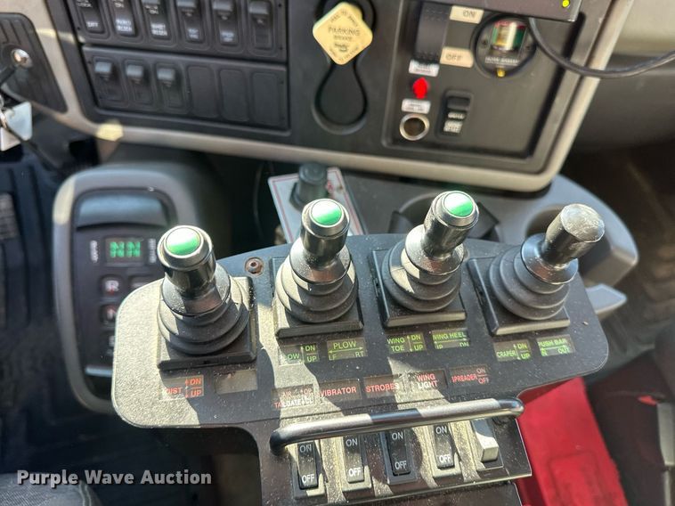 image for item DV0683 2012 International  7400SBA dump truck