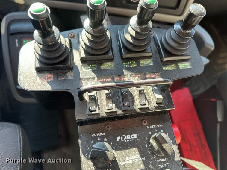 image for item DV0683 2012 International  7400SBA dump truck