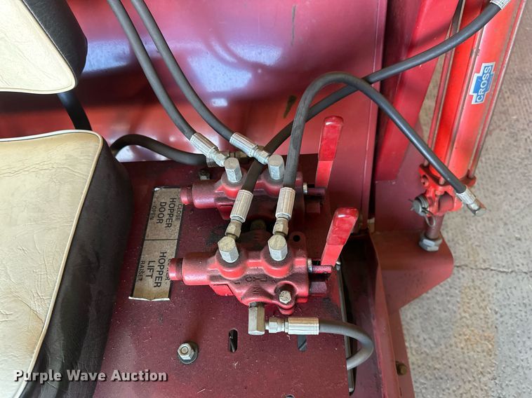 image for item DV0685 Olathe  48HL sweeper