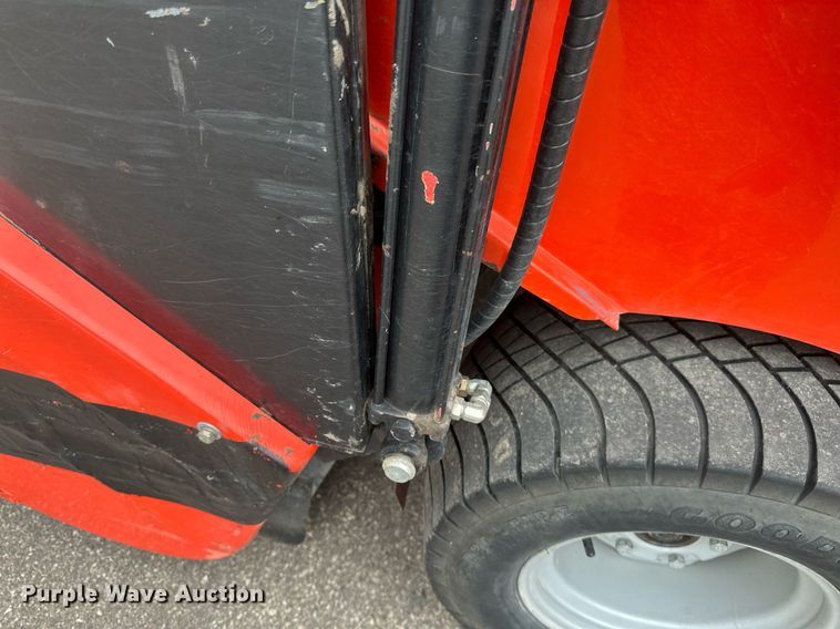 image for item DV0689 2002 Smithco  Sweep Star 60 sweeper