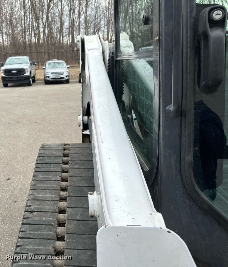 image for item DV0692 2015 Bobcat T630 tracked skid steer loader