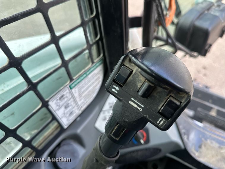 image for item DV0692 2015 Bobcat T630 tracked skid steer loader