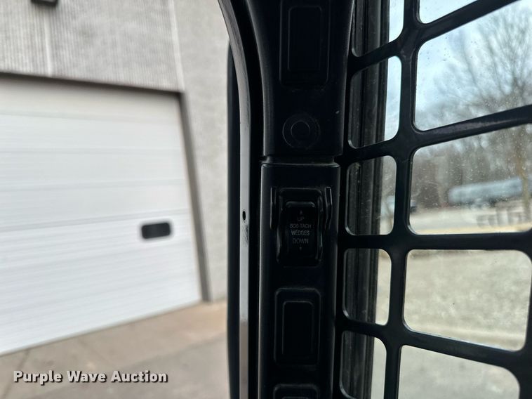 image for item DV0692 2015 Bobcat T630 tracked skid steer loader