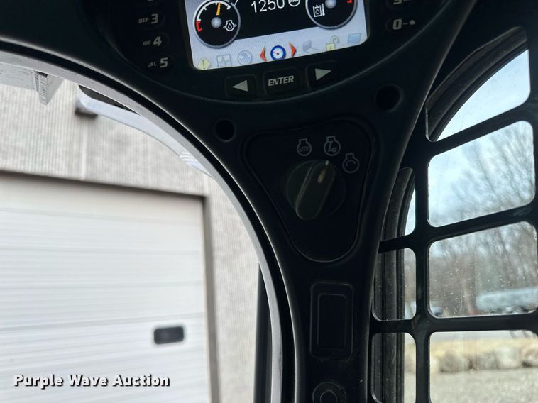 image for item DV0692 2015 Bobcat T630 tracked skid steer loader